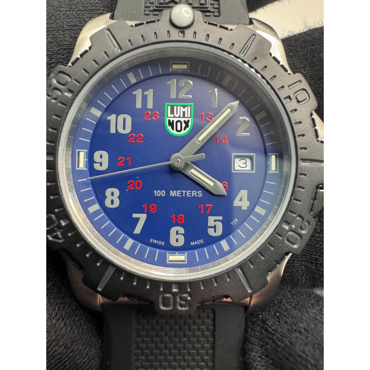 Luminox Men's Manta Ray Steel X2.2133 Blue Dial Polyurethane Watch