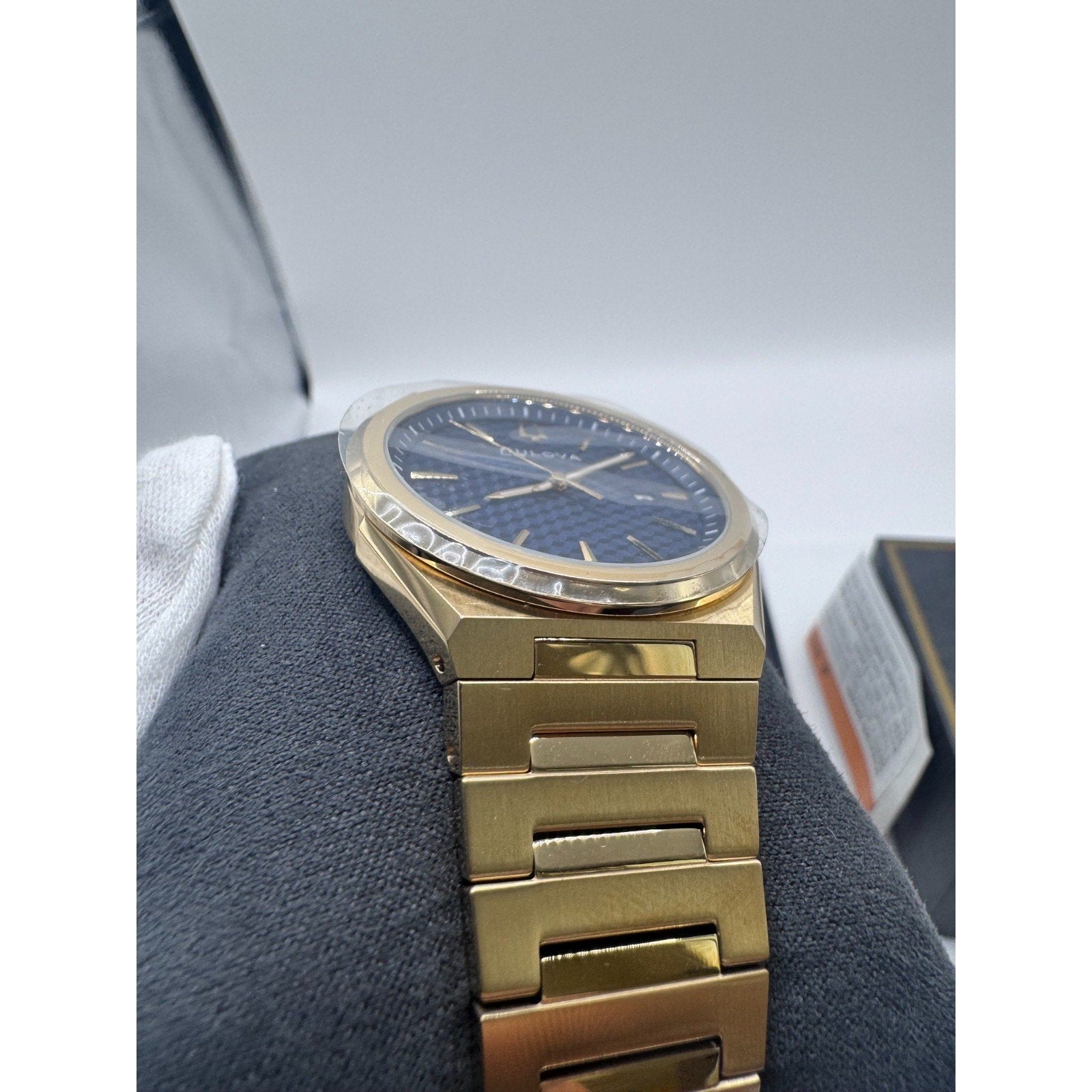 Bulova Classic Gold Stainless Steel Quartz Men's Watch 39mm 97B233 MSRP $425