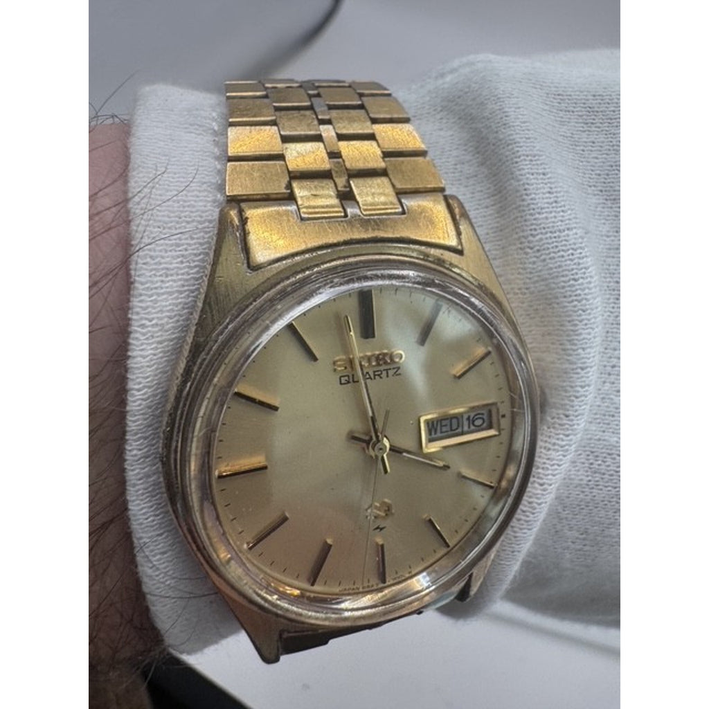 RARE VINTAGE SEIKO SQ 6923-7000 QUARTZ DAY/DATE GOLD ON GOLD JAPAN WATCH