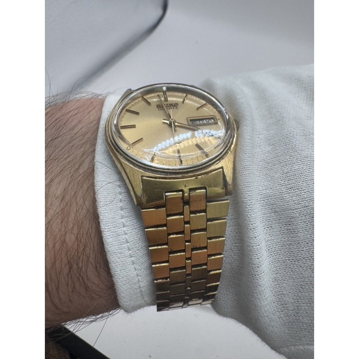 RARE VINTAGE SEIKO SQ 6923-7000 QUARTZ DAY/DATE GOLD ON GOLD JAPAN WATCH