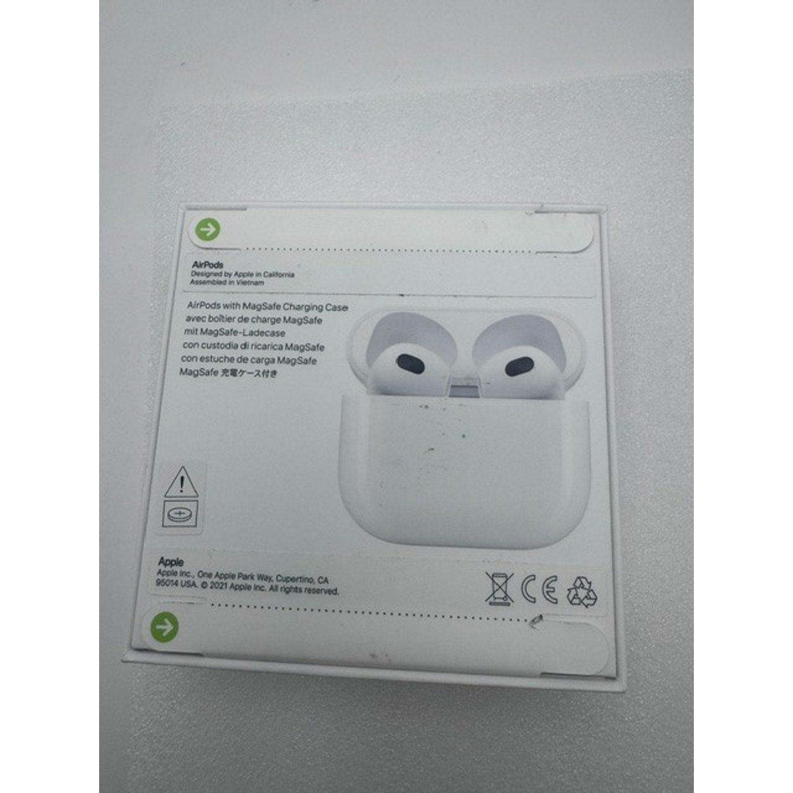 New SEALED Apple AirPods 3rd Generation w/ Wireless Charging Case