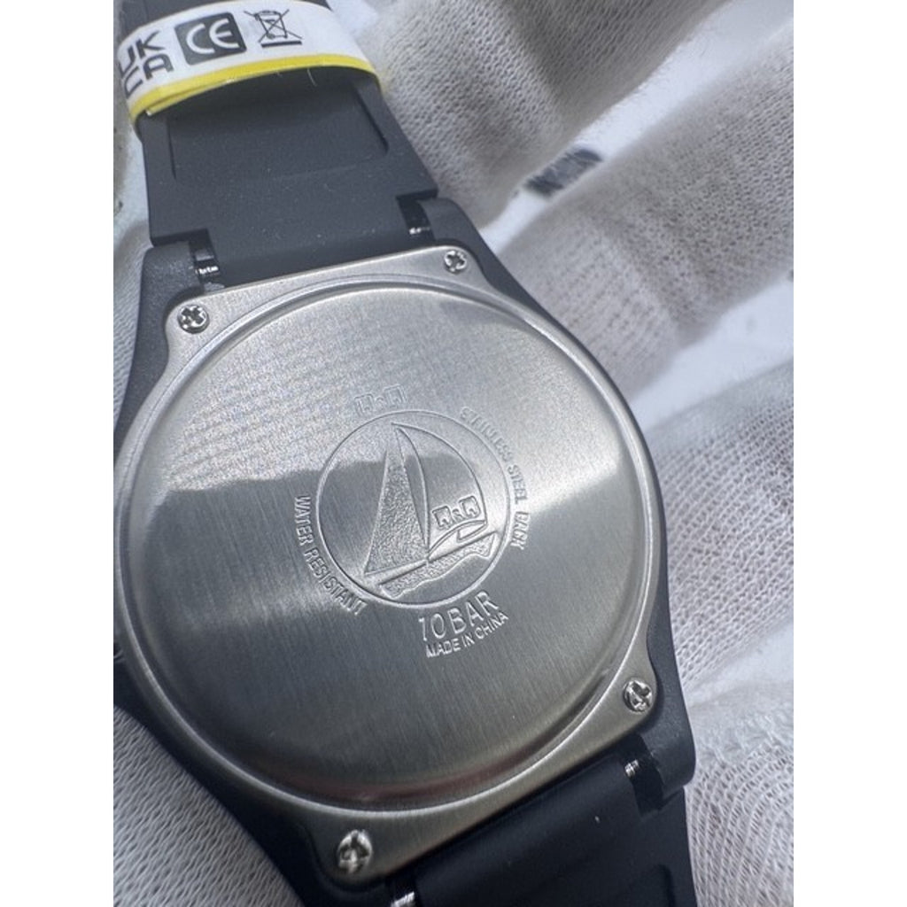 Brand new stickers Q&Q by CITIZEN 10 Bar Water Resistant Men's Watch v04a-003vy