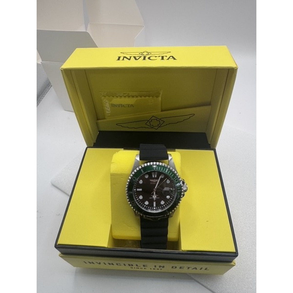 Invicta Pro Diver Shark 47166 43mm Green Bezel Black Dial Silicone Strap $249