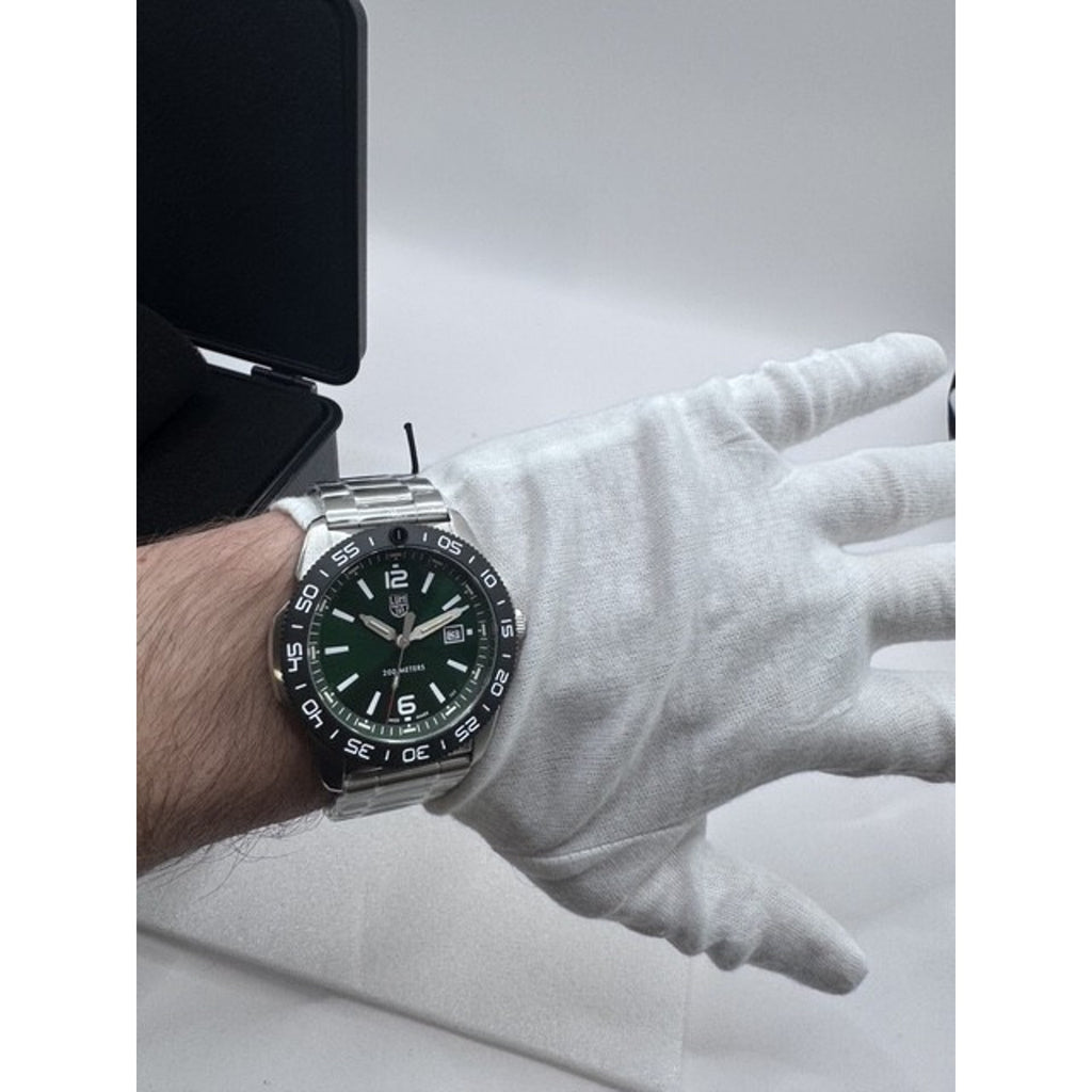 Luminox Pacific Diver Green Dial Tritium Stainless Mens 44mm SWISS Watch XS.3137