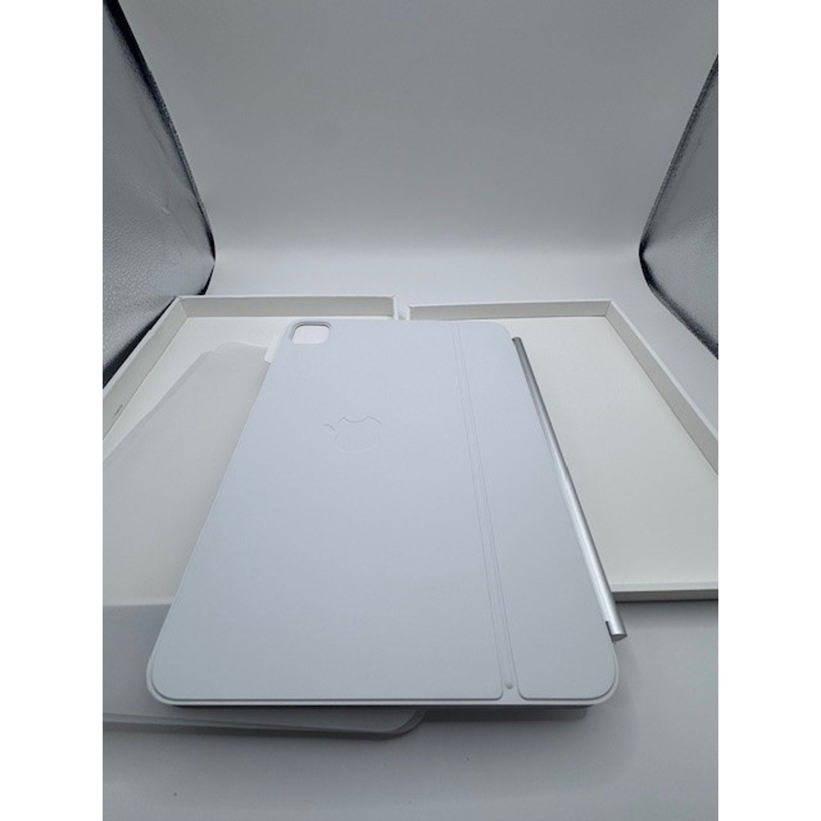 Apple Magic Keyboard for iPad Pro 11-inch M4 - White - NEW
