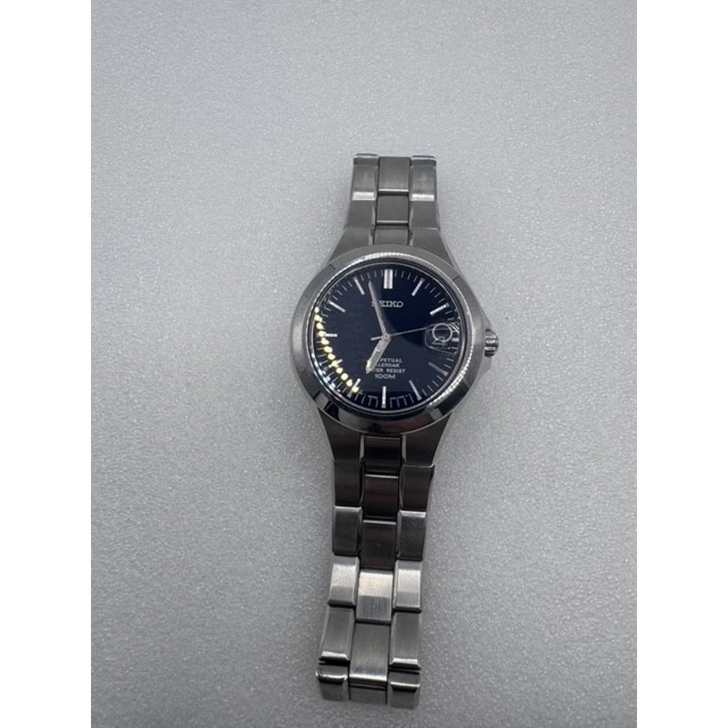 Seiko blue Lightweight Titanium 8F32-0220 Perpetual Steel Bracelet