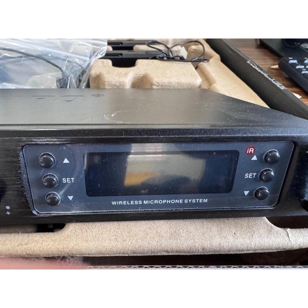 Phenyx Pro 4-Channel Wireless Microphone System, UHF Auto Scan PTU-7000-4B