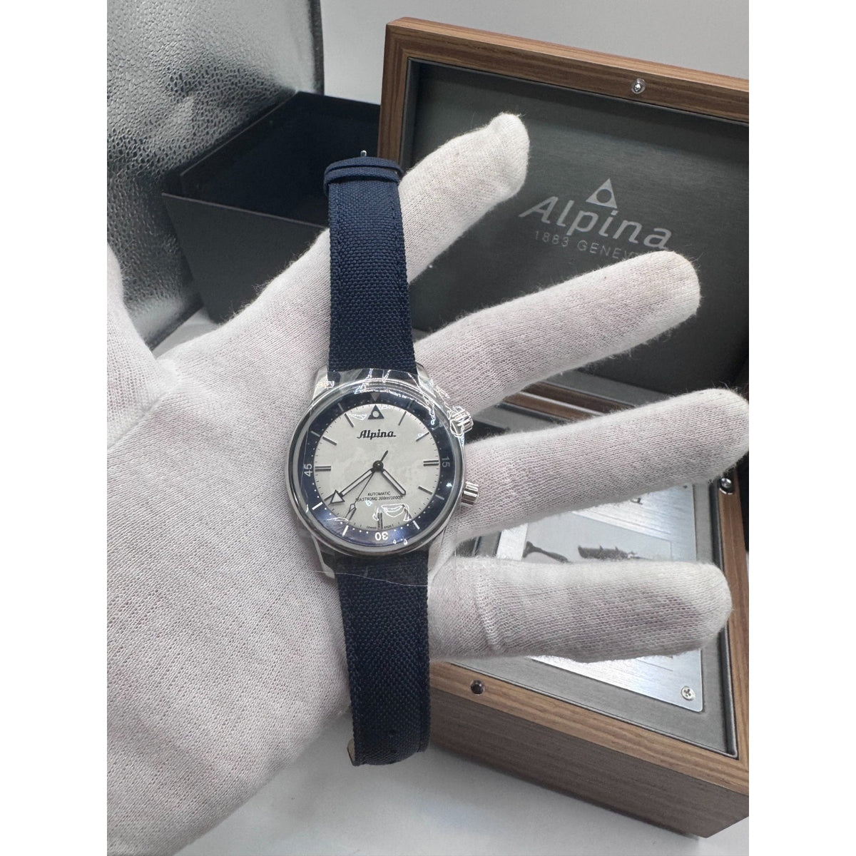 Swiss Alpina Seastrong Diver 300 Heritage Automatic 42mm Mens Watch AL-520NS4H6