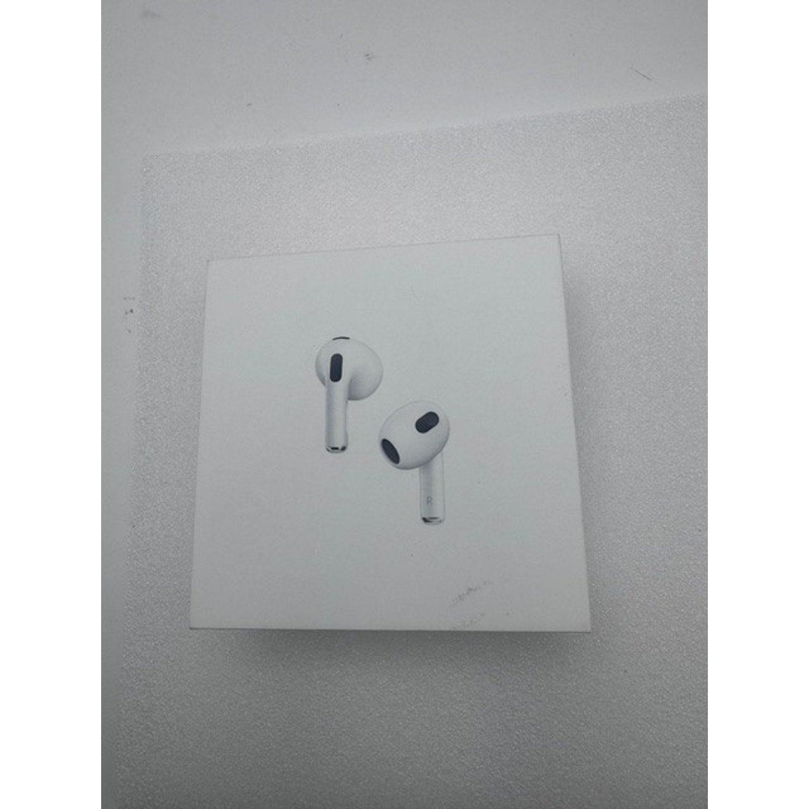 New SEALED Apple AirPods 3rd Generation w/ Wireless Charging Case