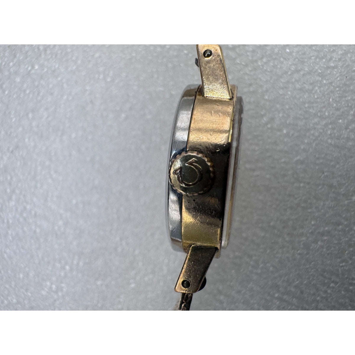OMEGA Women's Vintage Oval Manual Mechanical Champagne Dial Gold Mesh Bracelet