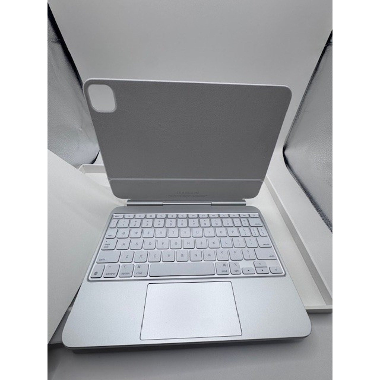 Apple Magic Keyboard for iPad Pro 11-inch M4 - White - NEW