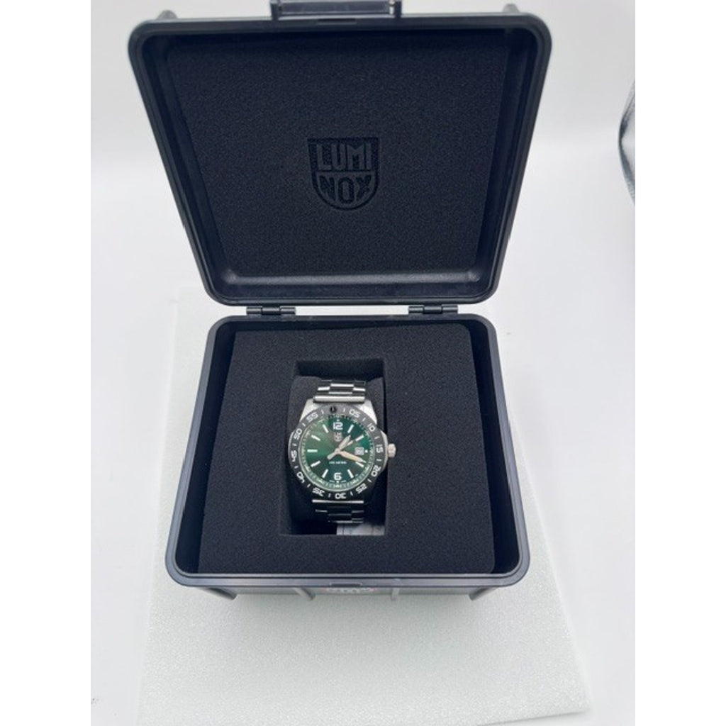 Swiss Luminox XS.3137 Pacific Diver Green Dial Tritium Stainless Mens 44mm Watch