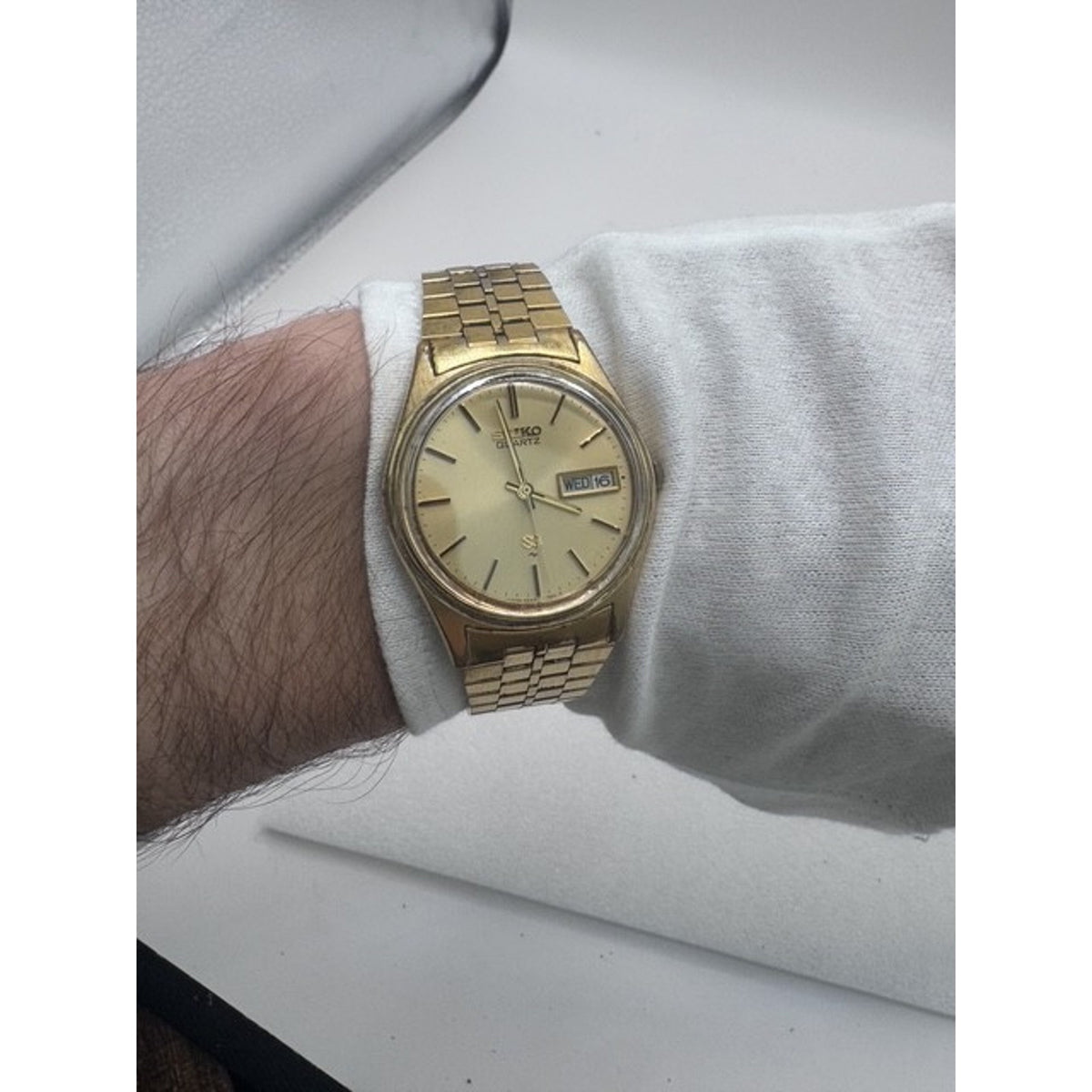RARE VINTAGE SEIKO SQ 6923-7000 QUARTZ DAY/DATE GOLD ON GOLD JAPAN WATCH