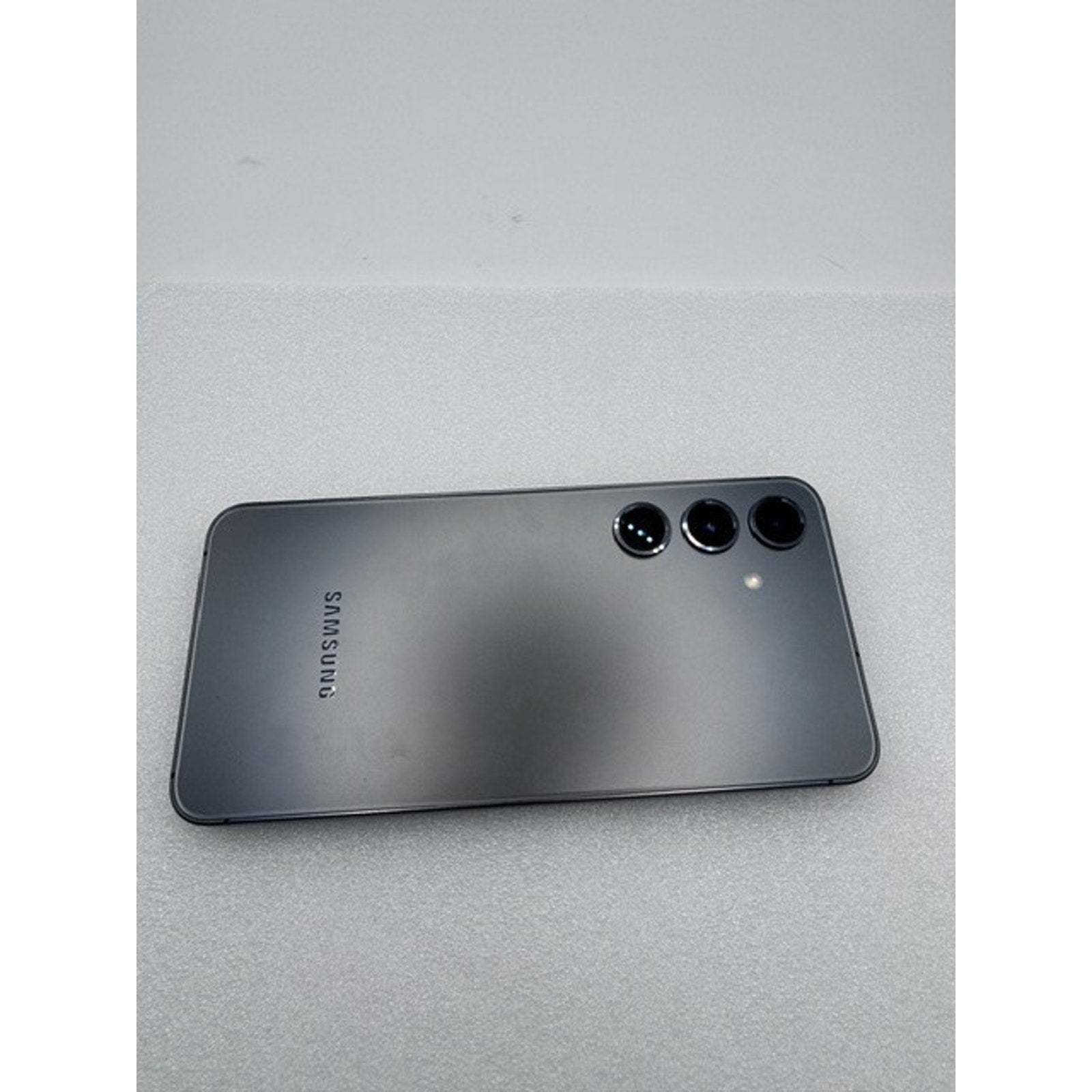 Samsung Galaxy S24 128GB S921U Fully Unlocked - Excellent condition